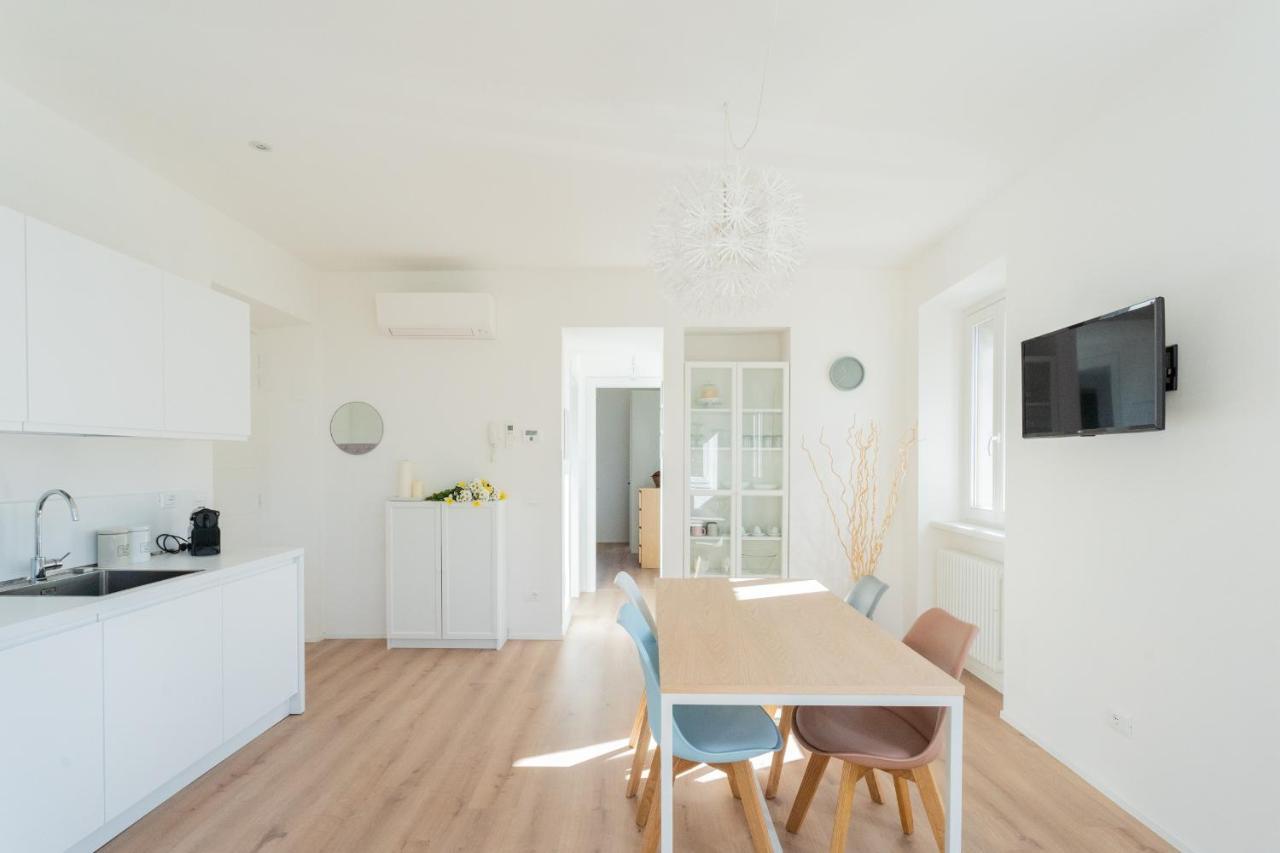 Lovely Corner In The Heart Of The Lake By Rent All Como Eksteriør billede