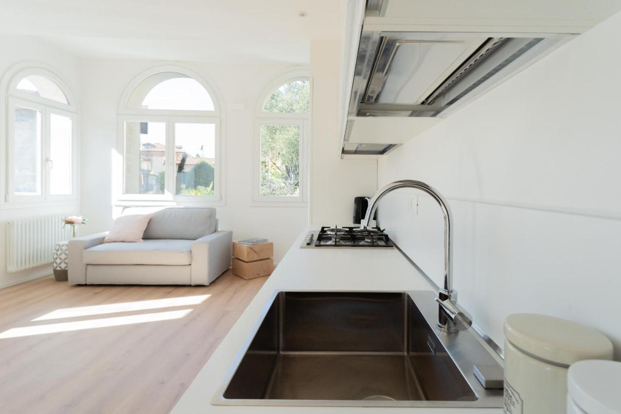 Lovely Corner In The Heart Of The Lake By Rent All Como Eksteriør billede